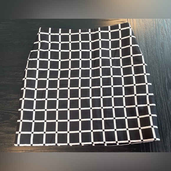 Ann Taylor Black and White Checkered Mini Skirt - Picture 3 of 5